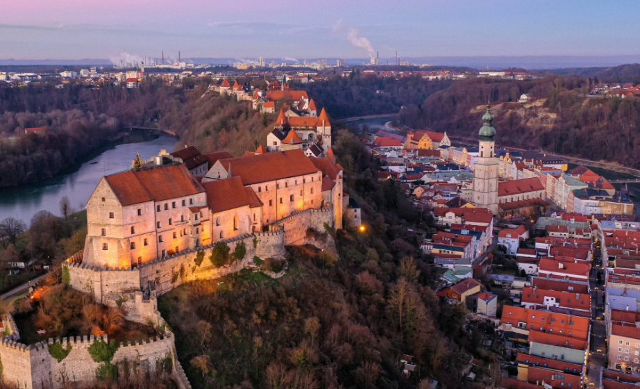 上海加拿大留学要多少钱 上海加拿大留学要多少钱