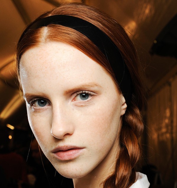 “魔发奇缘”俏丽麻花辫&亮丽美妆