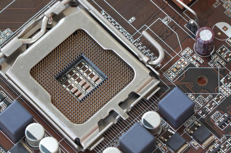 嵌入式开发：多核系统、虚拟机监控程序和多核框架