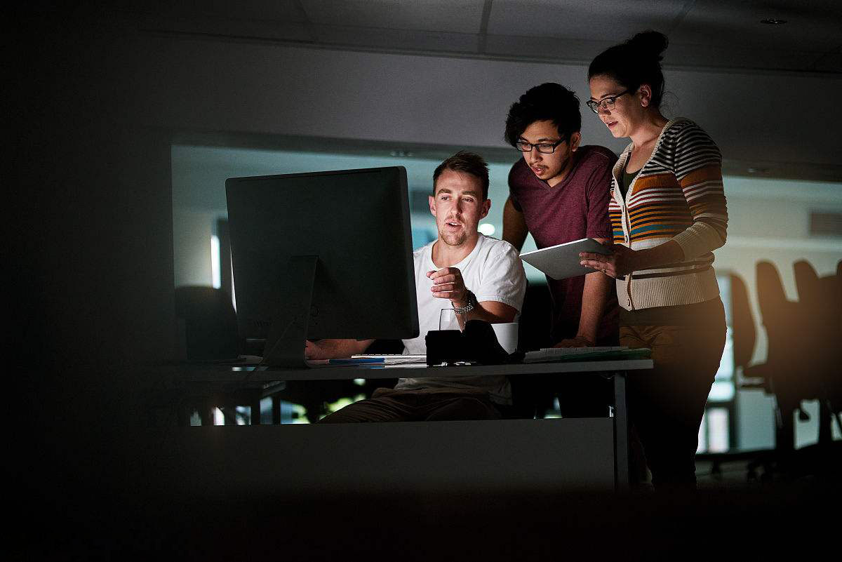 哪些人适合学习嵌入式开发和需要掌握哪些专业技能？