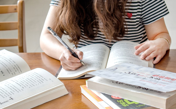 到美国留学，怎样选择出国留学中介机构？