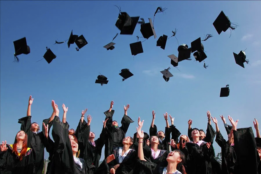 可以办理英国留学申请的比较好的中介机构是哪家？