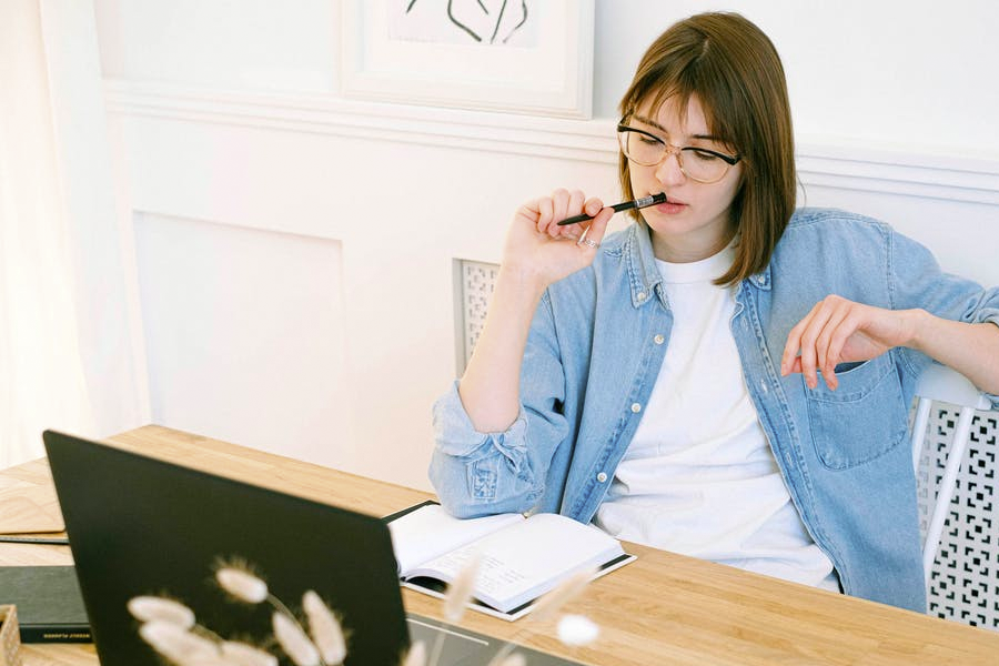 办理加拿大留学的中介费用一般是多少？