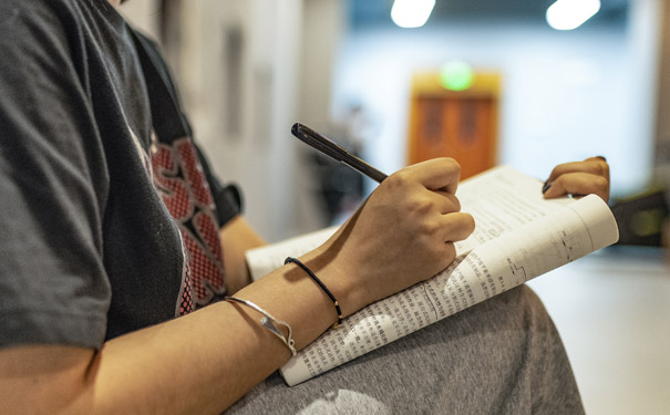 赴美国读硕士的留学中介费一般是多少钱？