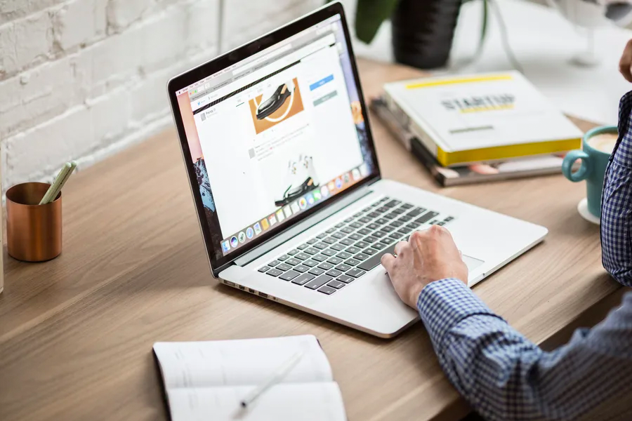 出国留学，找中介申请的费用大概会是多少？