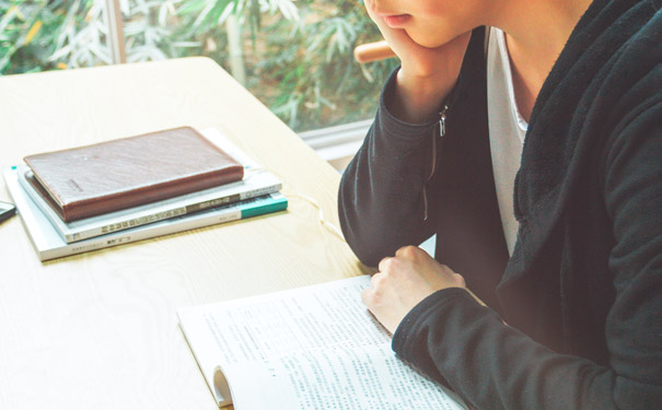 申请加拿大留学，选择哪家中介机构办理比较好？