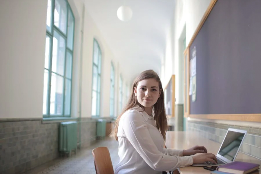 应该如何看待留学中介机构的“资质”？