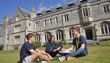 英国艺术院校本科一般几年