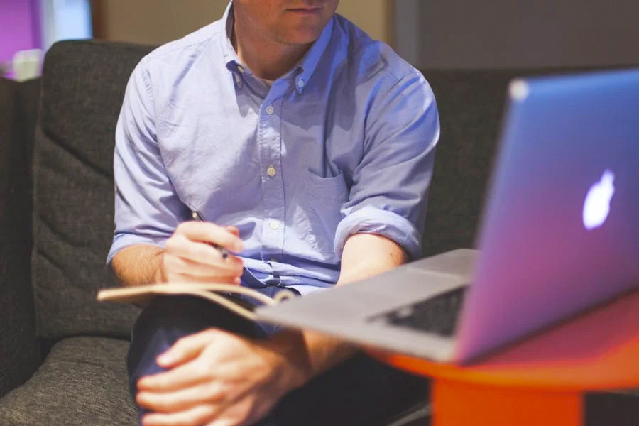 申请英国留学，如何挑选留学中介机构？