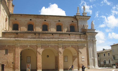 乌尔比诺美术学院条件是什么？