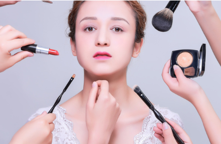 深圳化妆学校教你1211光棍节淡妆出行 恬静可人吸引他的注意力