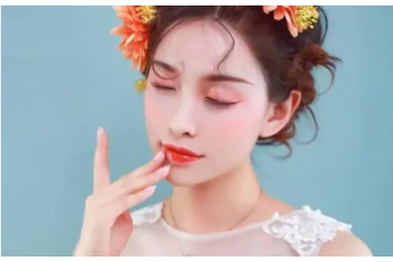 玩转夏日色彩,把撞色彩妆进行到底