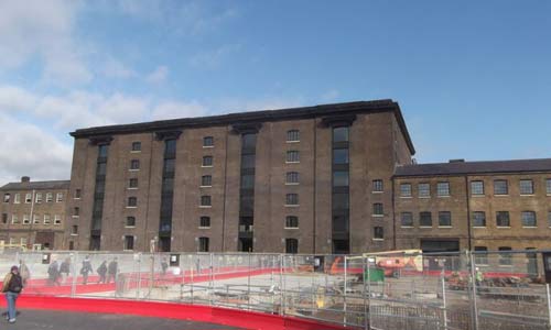 中央圣马丁艺术与设计学院如何申请？