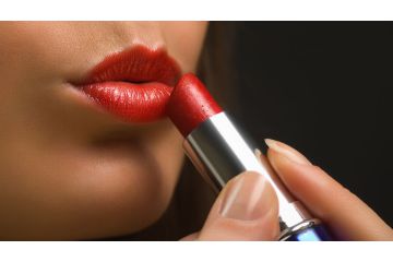唇膏颜色分辨使用场合 完美妆容打造技巧